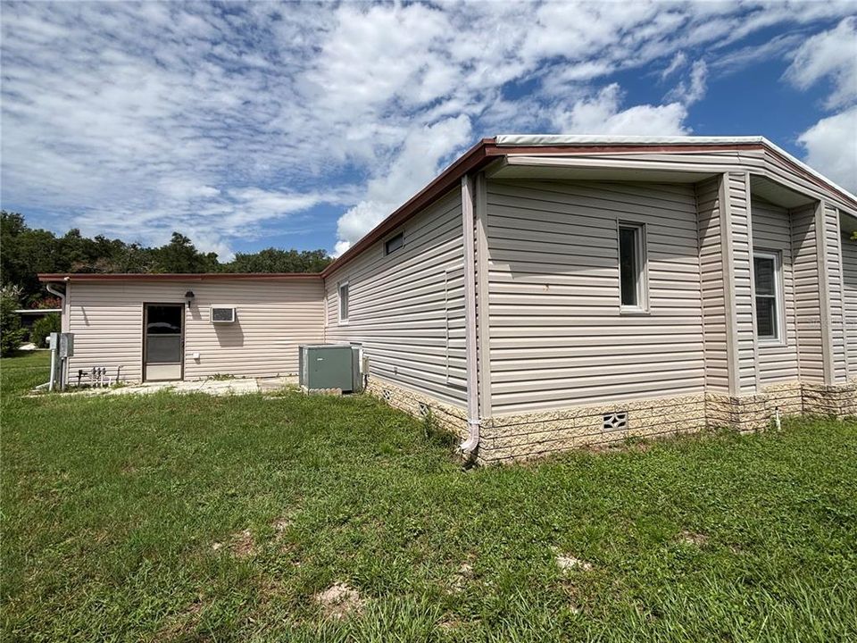 For Sale: $130,000 (2 beds, 2 baths, 1501 Square Feet)