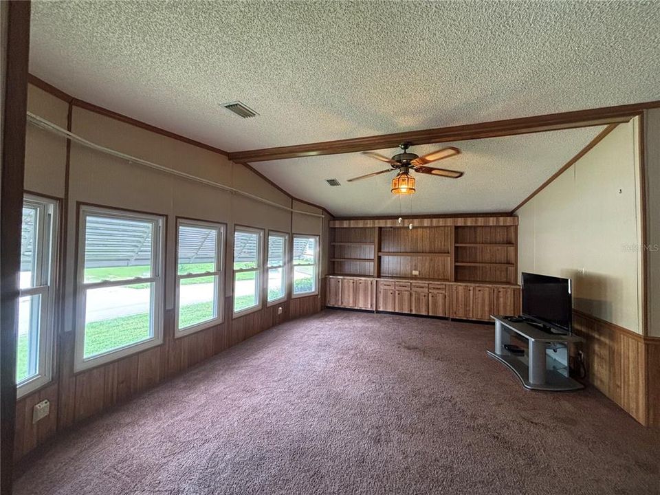 For Sale: $130,000 (2 beds, 2 baths, 1501 Square Feet)