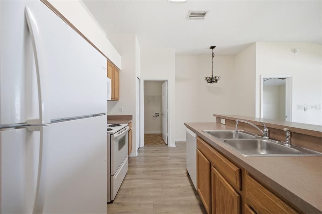 For Sale: $279,950 (3 beds, 2 baths, 1529 Square Feet)
