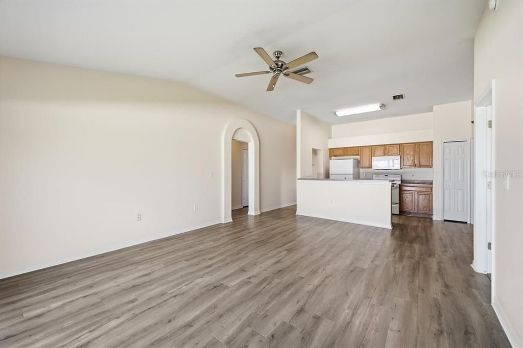For Sale: $279,950 (3 beds, 2 baths, 1529 Square Feet)