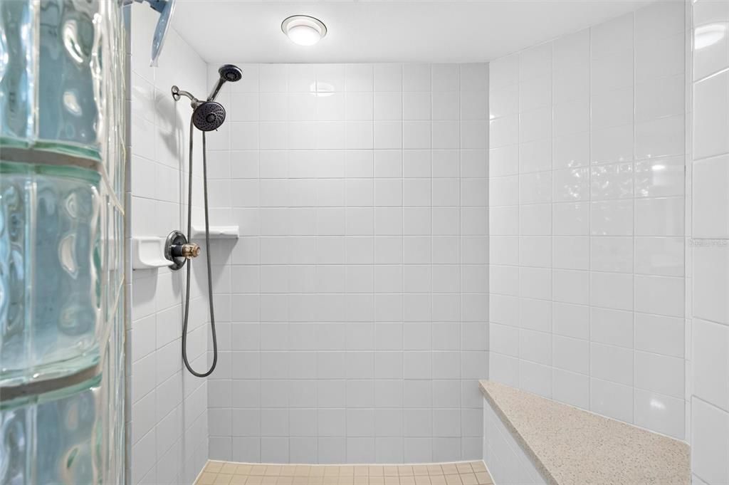 En Venta: $684,900 (3 camas, 3 baños, 2387 Pies cuadrados)