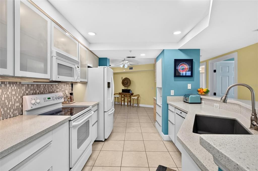 En Venta: $684,900 (3 camas, 3 baños, 2387 Pies cuadrados)