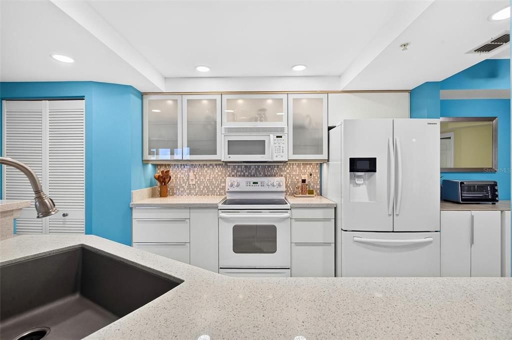 En Venta: $684,900 (3 camas, 3 baños, 2387 Pies cuadrados)