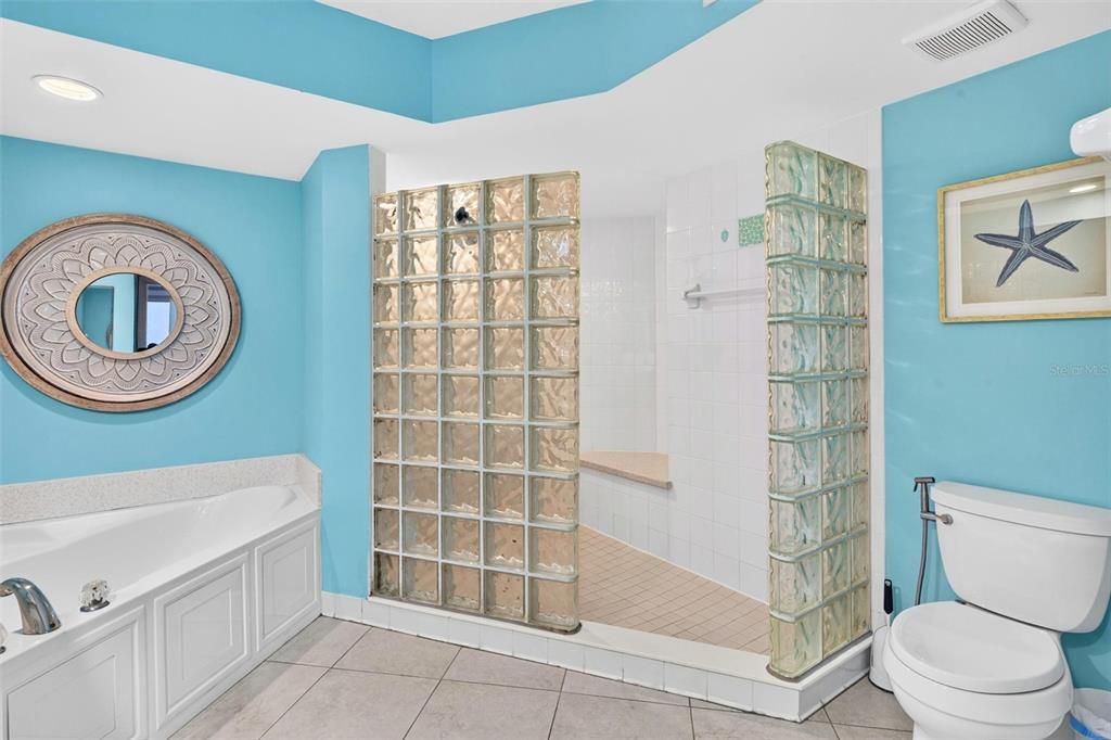 En Venta: $684,900 (3 camas, 3 baños, 2387 Pies cuadrados)