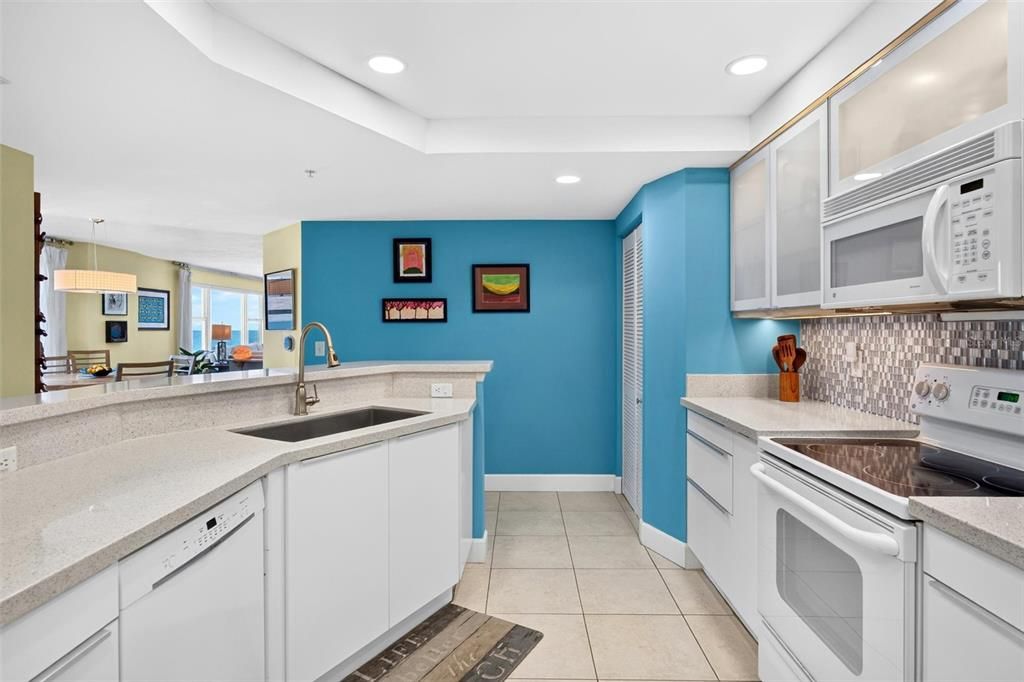 En Venta: $684,900 (3 camas, 3 baños, 2387 Pies cuadrados)