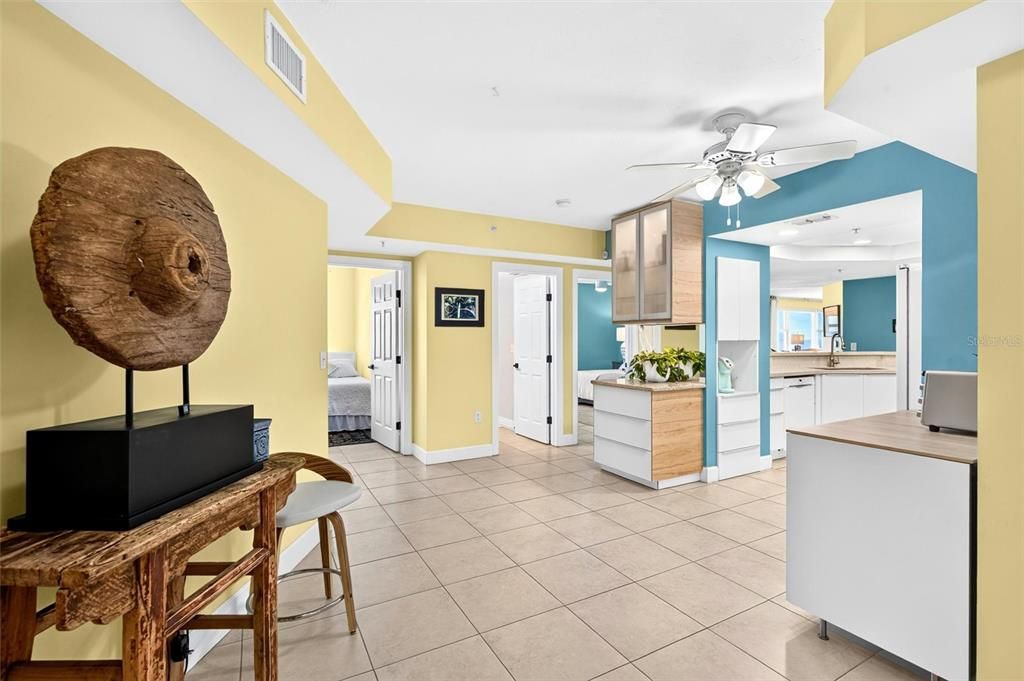 En Venta: $684,900 (3 camas, 3 baños, 2387 Pies cuadrados)