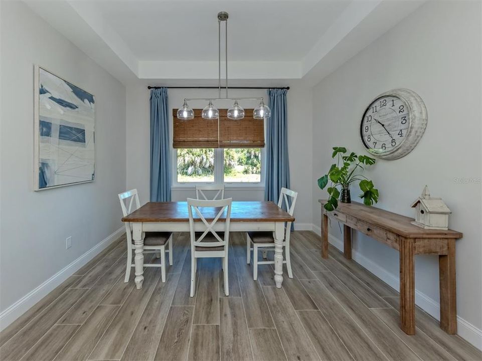 For Sale: $447,900 (4 beds, 3 baths, 2476 Square Feet)