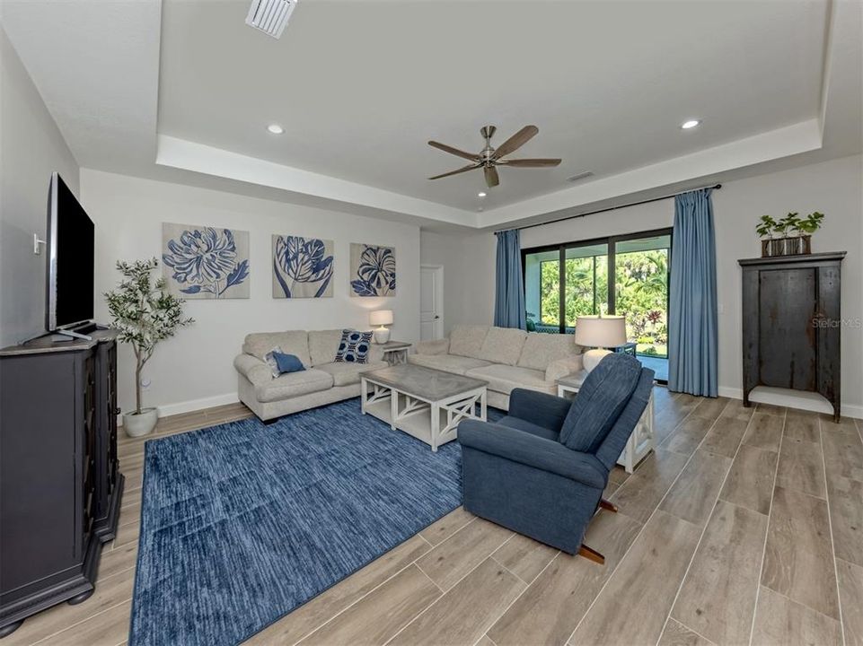For Sale: $447,900 (4 beds, 3 baths, 2476 Square Feet)