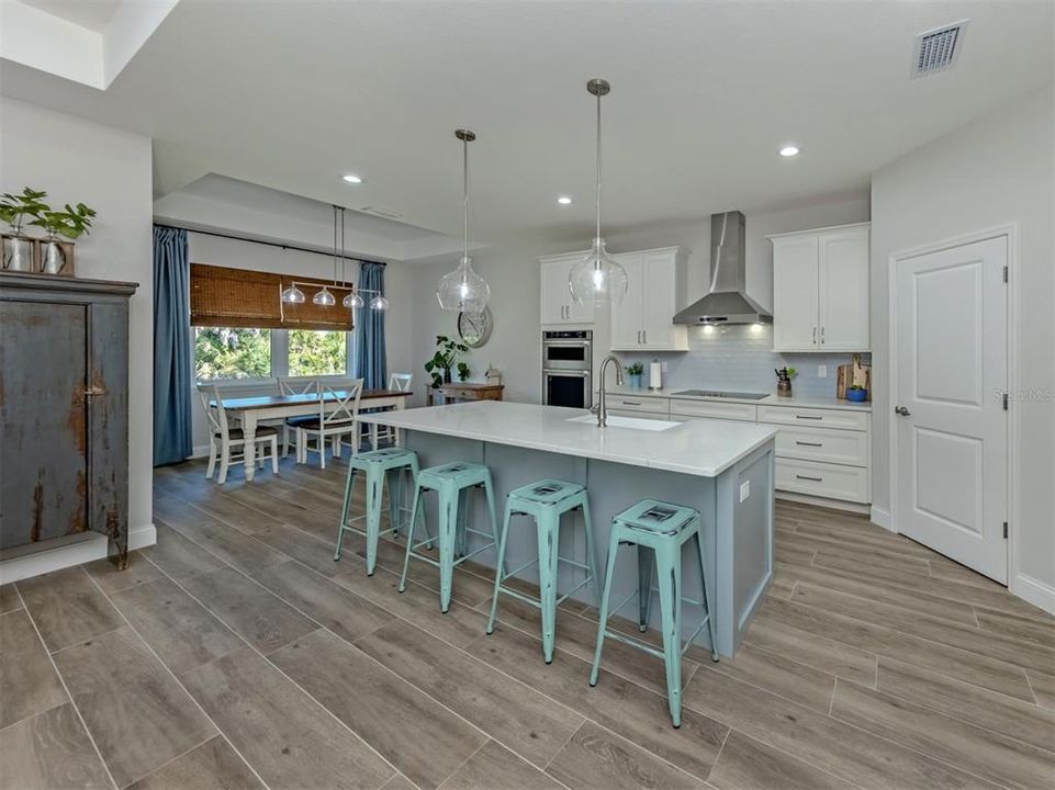 For Sale: $447,900 (4 beds, 3 baths, 2476 Square Feet)