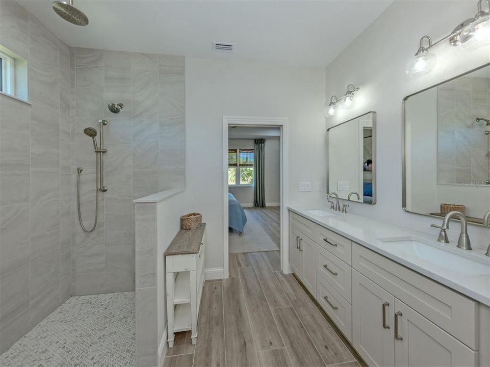 For Sale: $447,900 (4 beds, 3 baths, 2476 Square Feet)