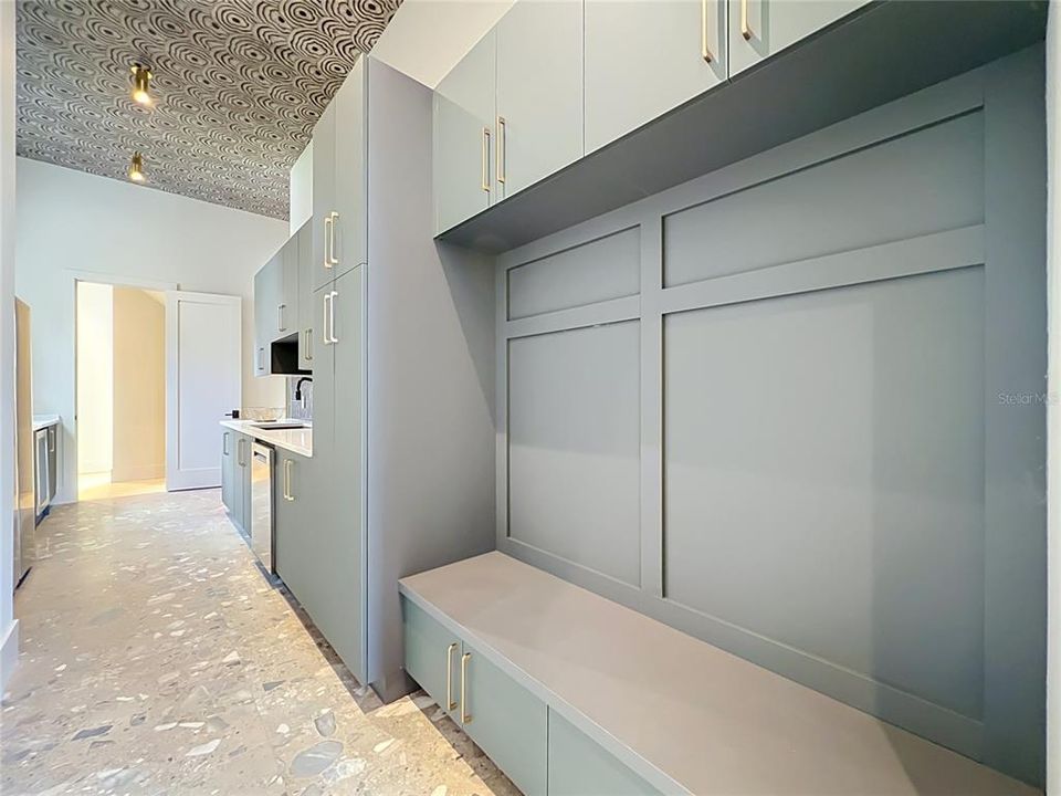 Под контрактом: $3,395,000 (6 спален, 6 ванн, 4850 Квадратных фут)