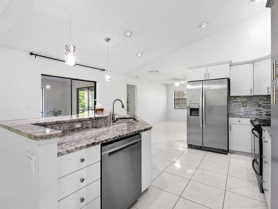 В аренду: $3,550 (3 спален, 2 ванн, 2195 Квадратных фут)