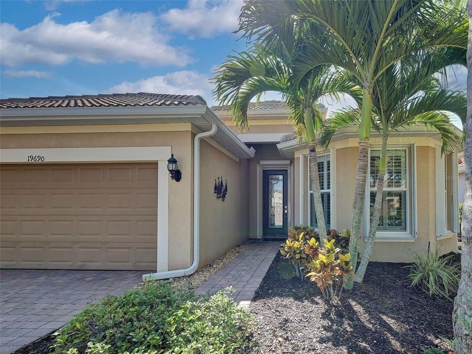For Sale: $539,900 (3 beds, 2 baths, 1910 Square Feet)
