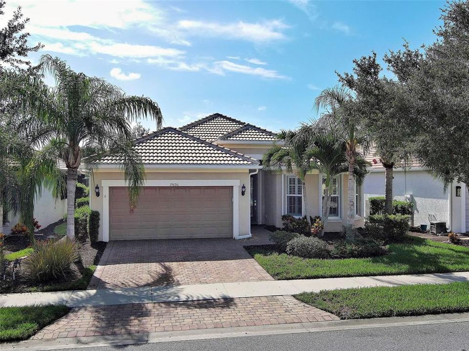 For Sale: $539,900 (3 beds, 2 baths, 1910 Square Feet)