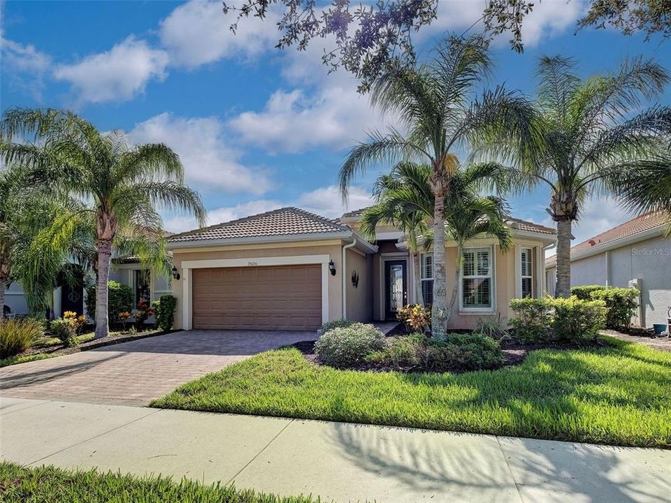 For Sale: $539,900 (3 beds, 2 baths, 1910 Square Feet)