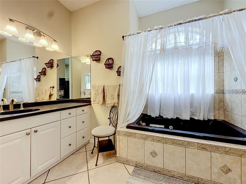For Sale: $599,500 (5 beds, 4 baths, 3296 Square Feet)
