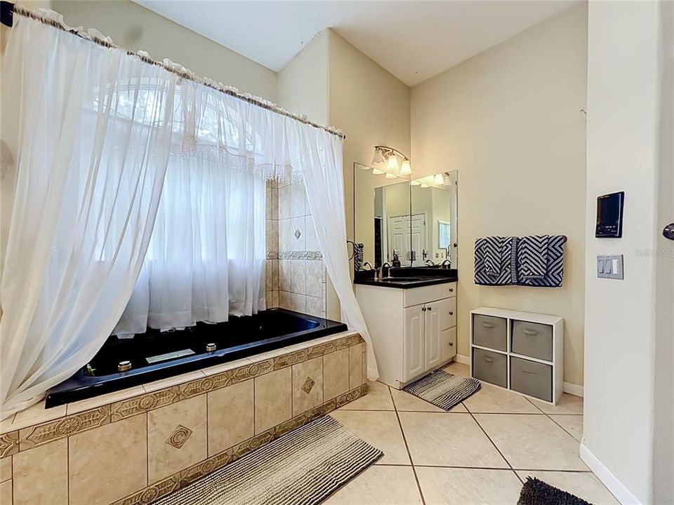 For Sale: $599,500 (5 beds, 4 baths, 3296 Square Feet)