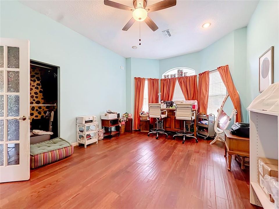 For Sale: $599,500 (5 beds, 4 baths, 3296 Square Feet)