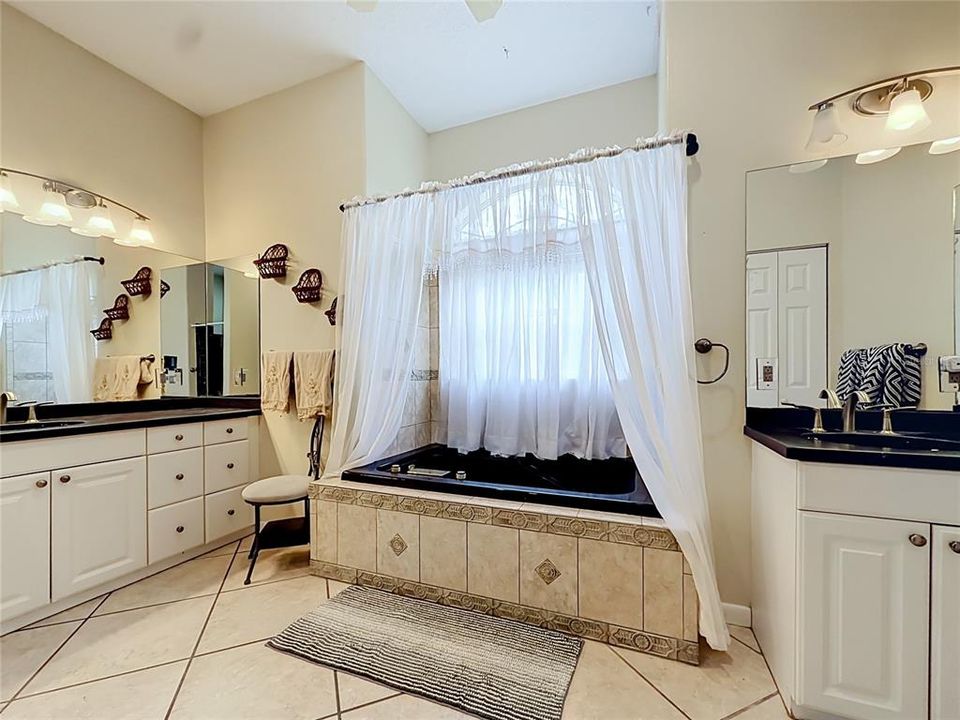 For Sale: $599,500 (5 beds, 4 baths, 3296 Square Feet)