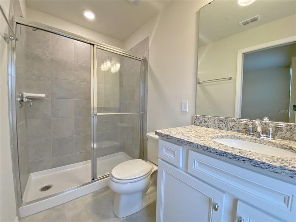 Activo con contrato: $3,400 (7 camas, 5 baños, 3281 Pies cuadrados)