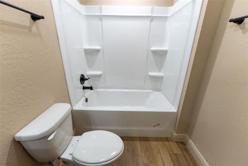 For Sale: $299,900 (3 beds, 2 baths, 1936 Square Feet)