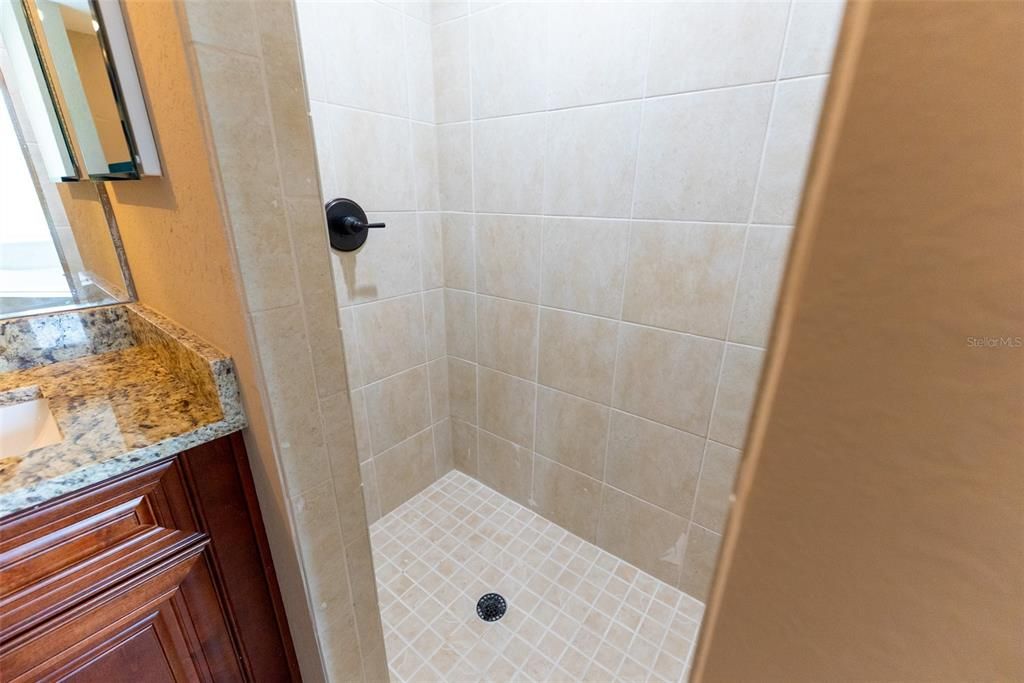 For Sale: $299,900 (3 beds, 2 baths, 1936 Square Feet)