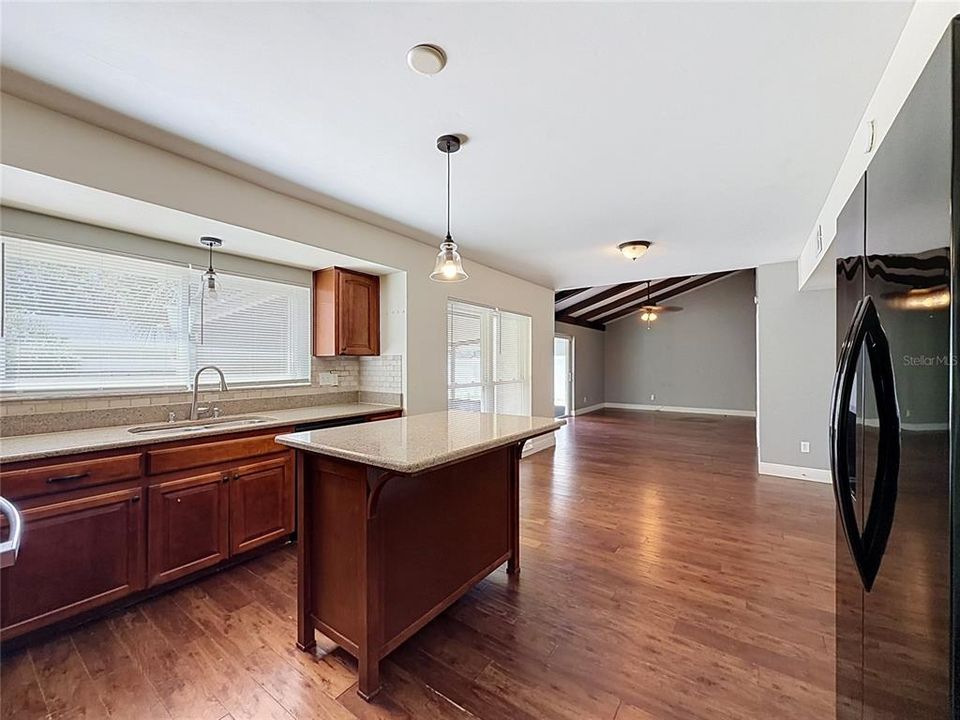 En Venta: $489,900 (4 camas, 2 baños, 2126 Pies cuadrados)