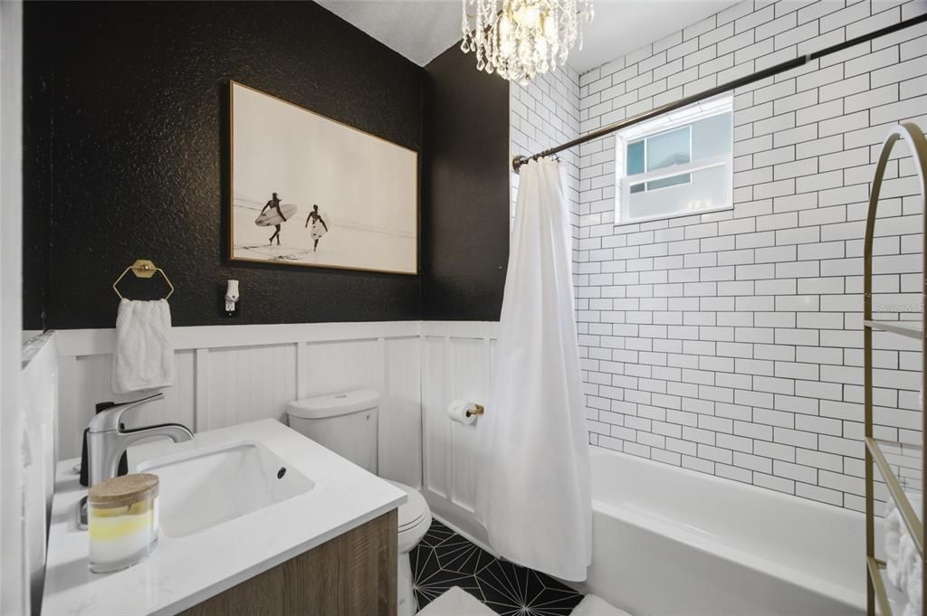 Под контрактом: $499,999 (5 спален, 2 ванн, 2100 Квадратных фут)