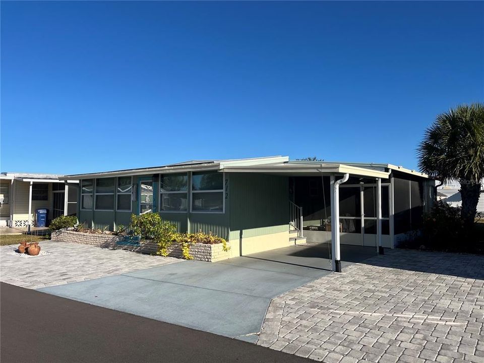 For Sale: $199,000 (2 beds, 2 baths, 1018 Square Feet)