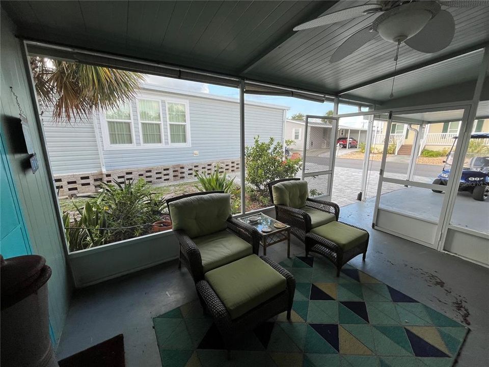 For Sale: $199,000 (2 beds, 2 baths, 1018 Square Feet)
