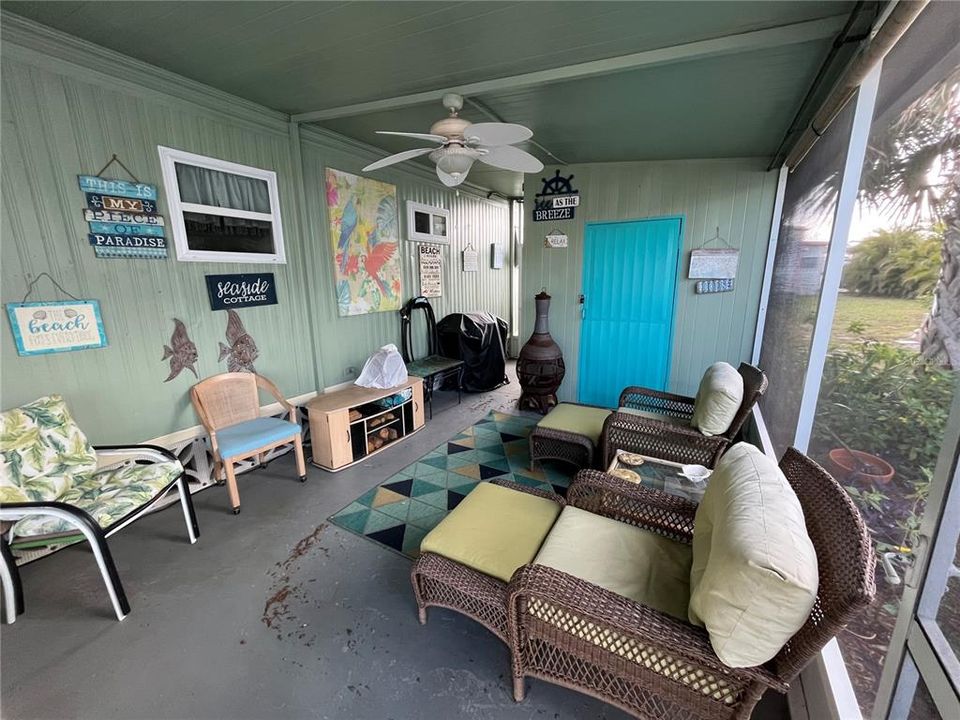 For Sale: $199,000 (2 beds, 2 baths, 1018 Square Feet)