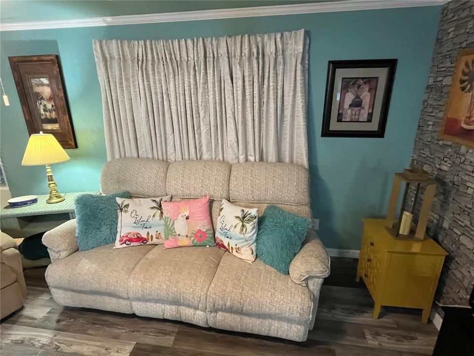 For Sale: $199,000 (2 beds, 2 baths, 1018 Square Feet)
