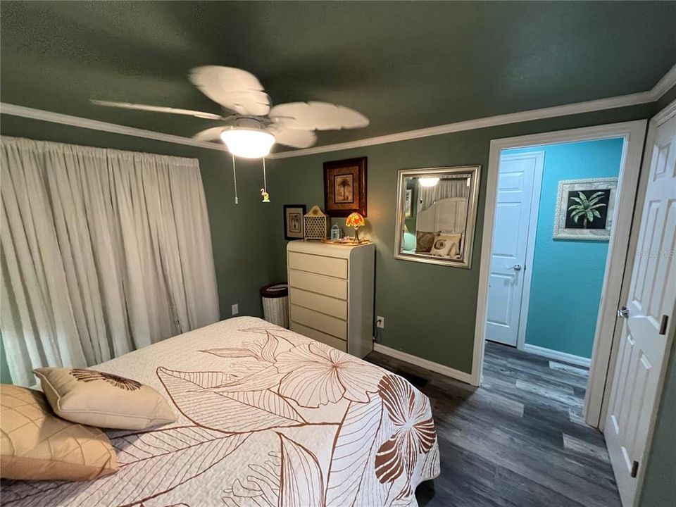 For Sale: $199,000 (2 beds, 2 baths, 1018 Square Feet)