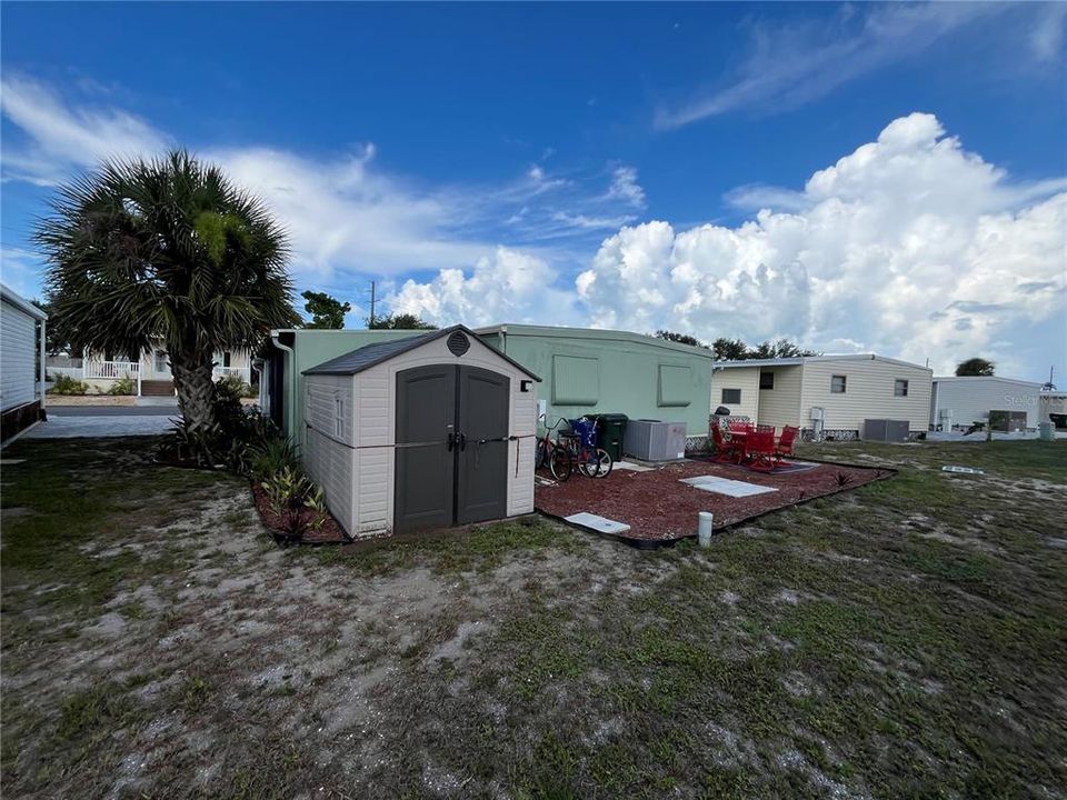 For Sale: $199,000 (2 beds, 2 baths, 1018 Square Feet)