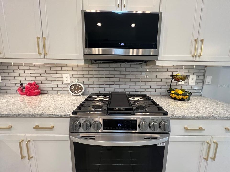 For Rent: $3,500 (2 beds, 2 baths, 1649 Square Feet)