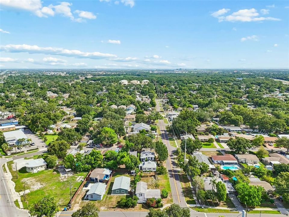 Под контрактом: $325,000 (0.24 acres)
