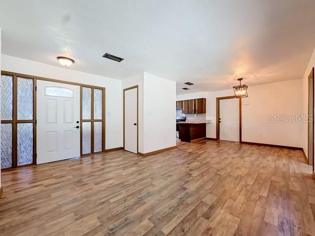 На продажу: $225,000 (3 спален, 2 ванн, 1369 Квадратных фут)