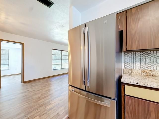 На продажу: $225,000 (3 спален, 2 ванн, 1369 Квадратных фут)