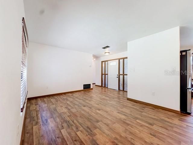 На продажу: $225,000 (3 спален, 2 ванн, 1369 Квадратных фут)