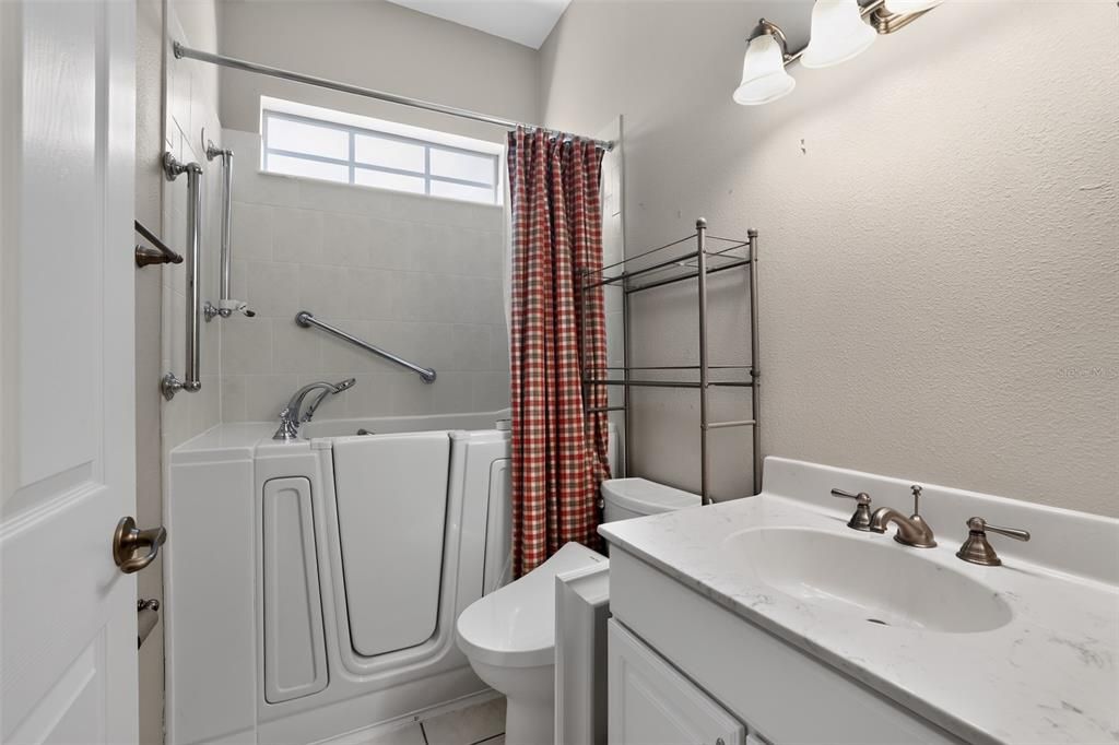 En Venta: $459,900 (3 camas, 2 baños, 2242 Pies cuadrados)