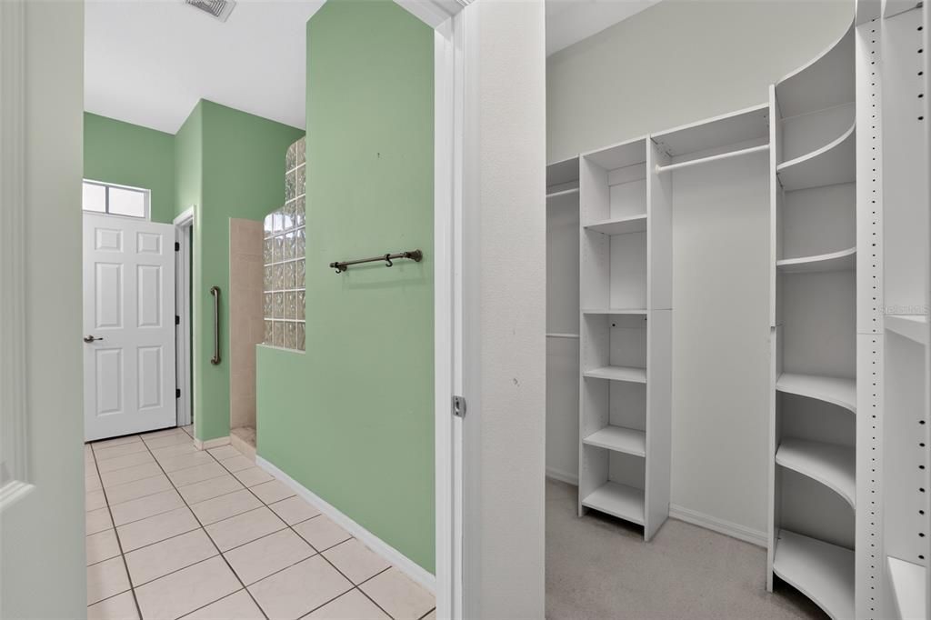 En Venta: $459,900 (3 camas, 2 baños, 2242 Pies cuadrados)