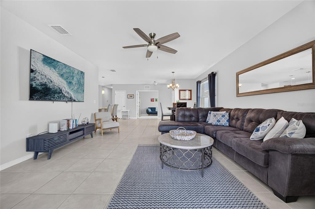For Sale: $315,000 (2 beds, 2 baths, 1516 Square Feet)