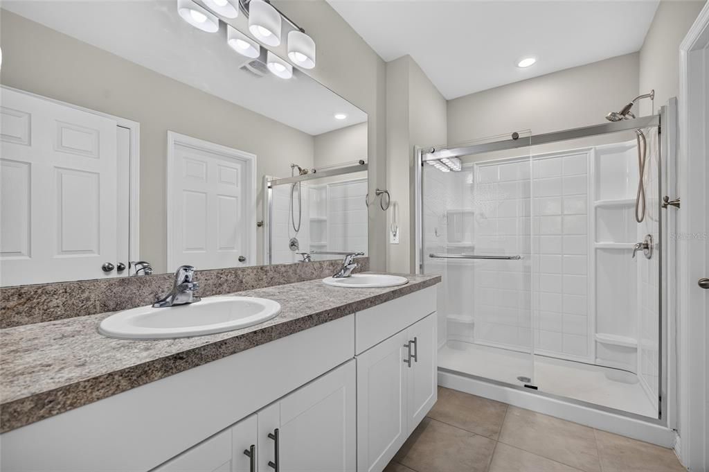 For Sale: $315,000 (2 beds, 2 baths, 1516 Square Feet)