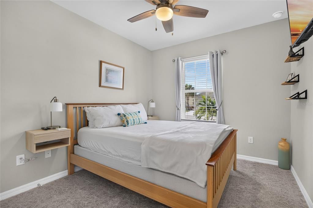 For Sale: $315,000 (2 beds, 2 baths, 1516 Square Feet)
