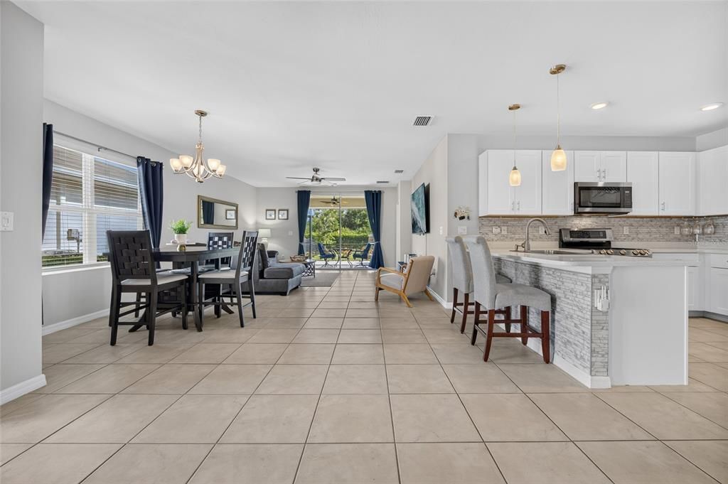 For Sale: $315,000 (2 beds, 2 baths, 1516 Square Feet)