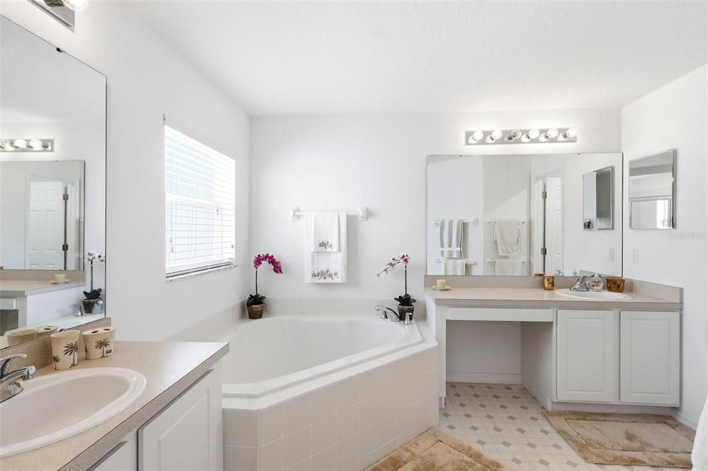 For Sale: $425,000 (4 beds, 2 baths, 2542 Square Feet)