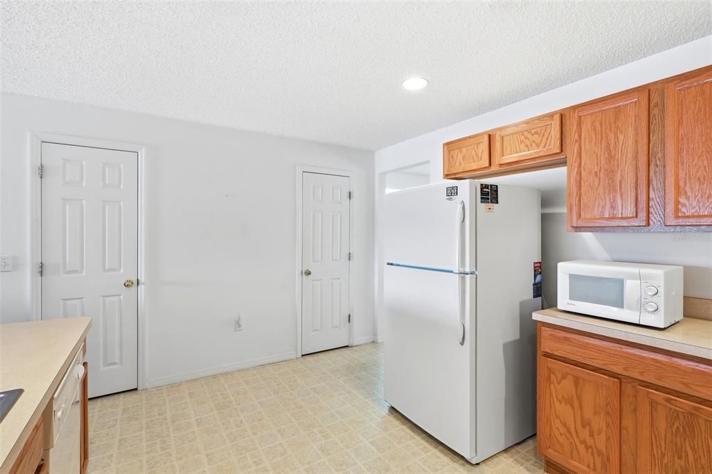 For Sale: $425,000 (4 beds, 2 baths, 2542 Square Feet)