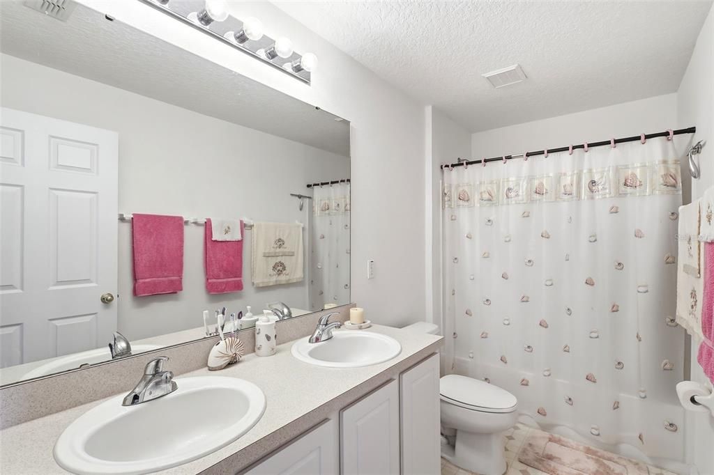 For Sale: $425,000 (4 beds, 2 baths, 2542 Square Feet)