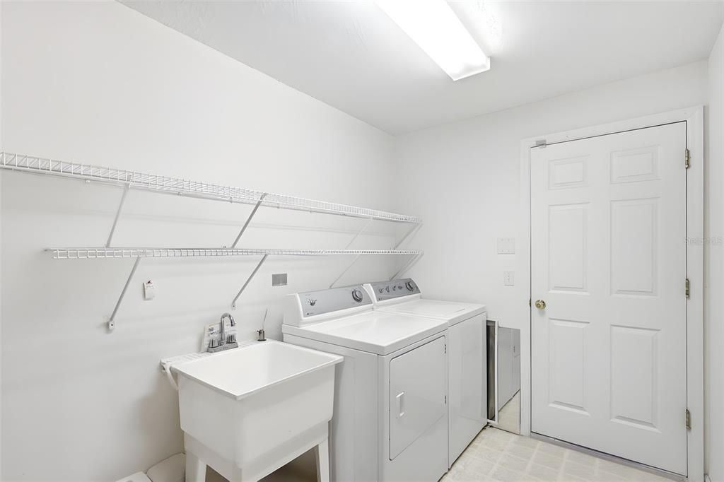 For Sale: $425,000 (4 beds, 2 baths, 2542 Square Feet)