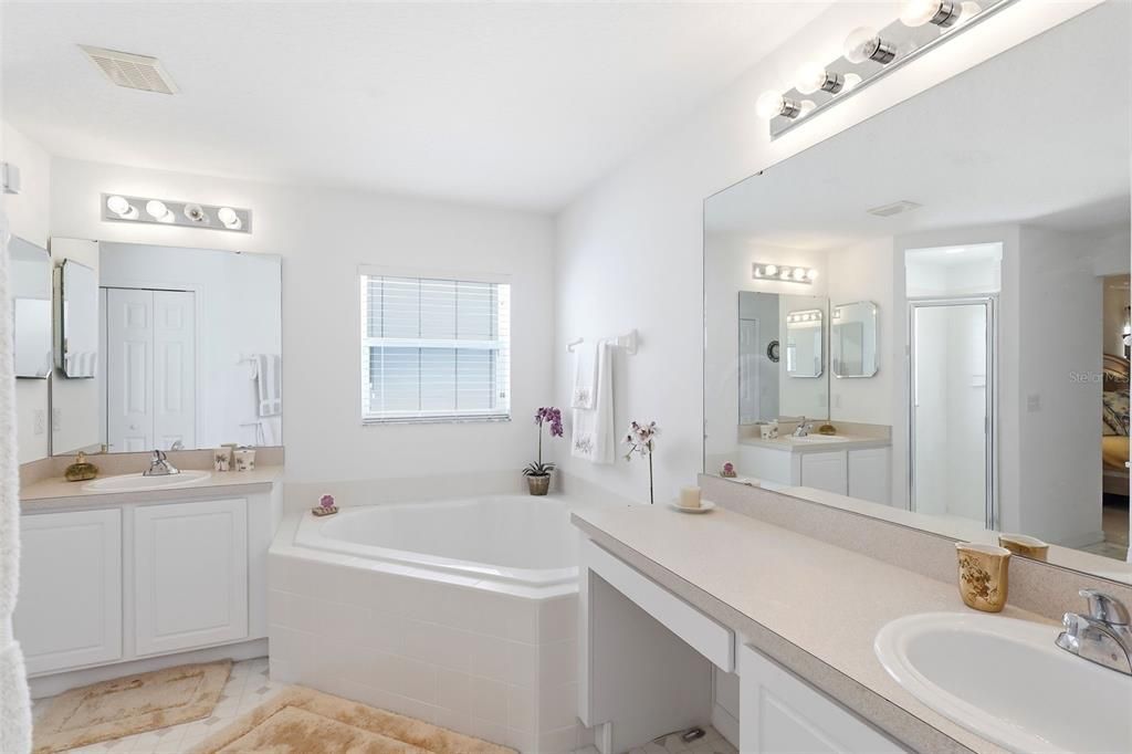 For Sale: $425,000 (4 beds, 2 baths, 2542 Square Feet)